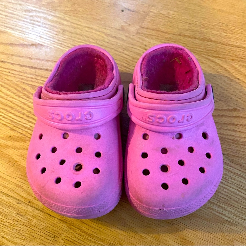Toddler pink fleece lined crocs, size 7